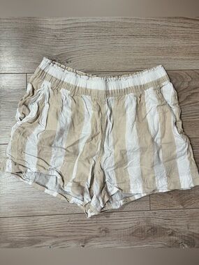 H&M Beige Striped High-Waisted Shorts – M